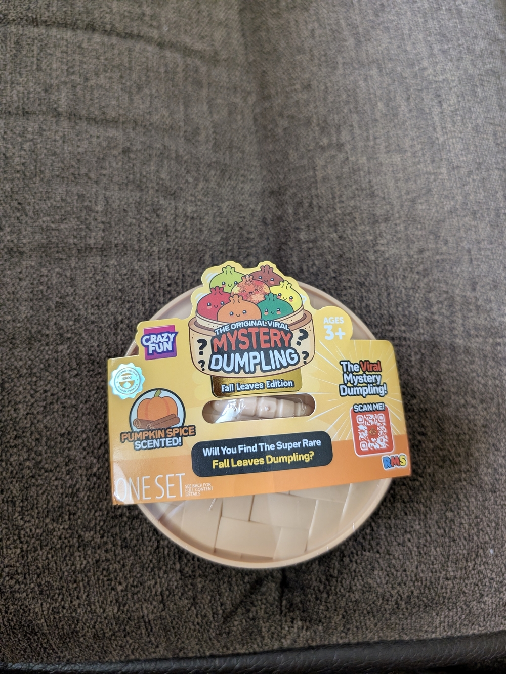 NEW! Mystery Dumpling Fall Leaves Edition - Pumpkin Spice Scented (Beige)